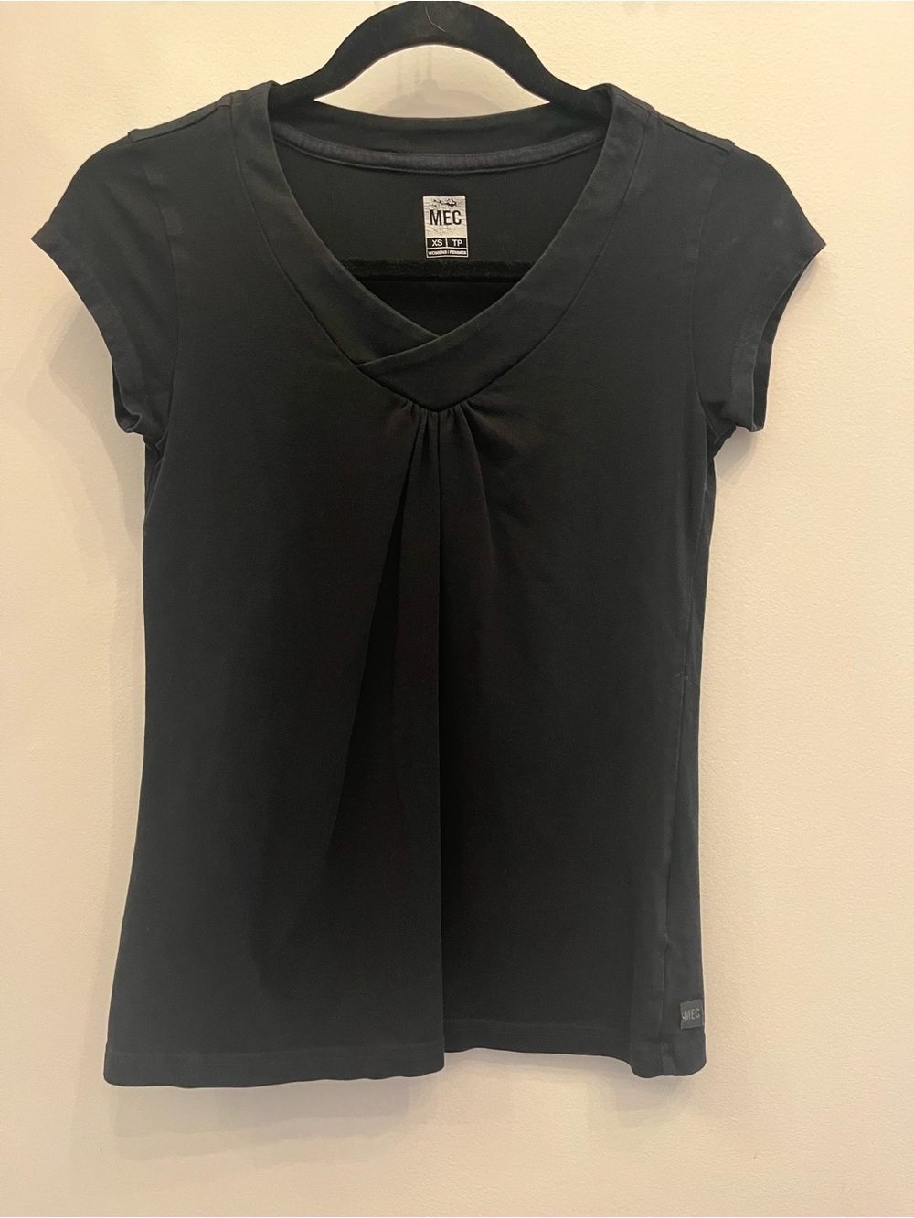 MEC Black V-Neck Cap Sleeve Tee
